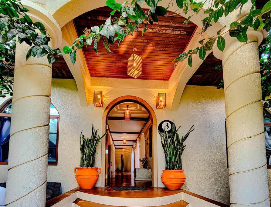 Vive Utila - Bed & Breakfast Екстер'єр фото