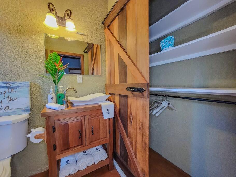 Vive Utila - Bed & Breakfast Екстер'єр фото