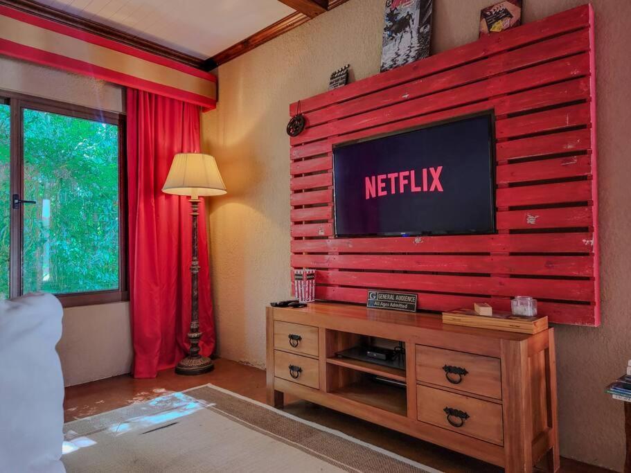 Vive Utila - Bed & Breakfast Екстер'єр фото