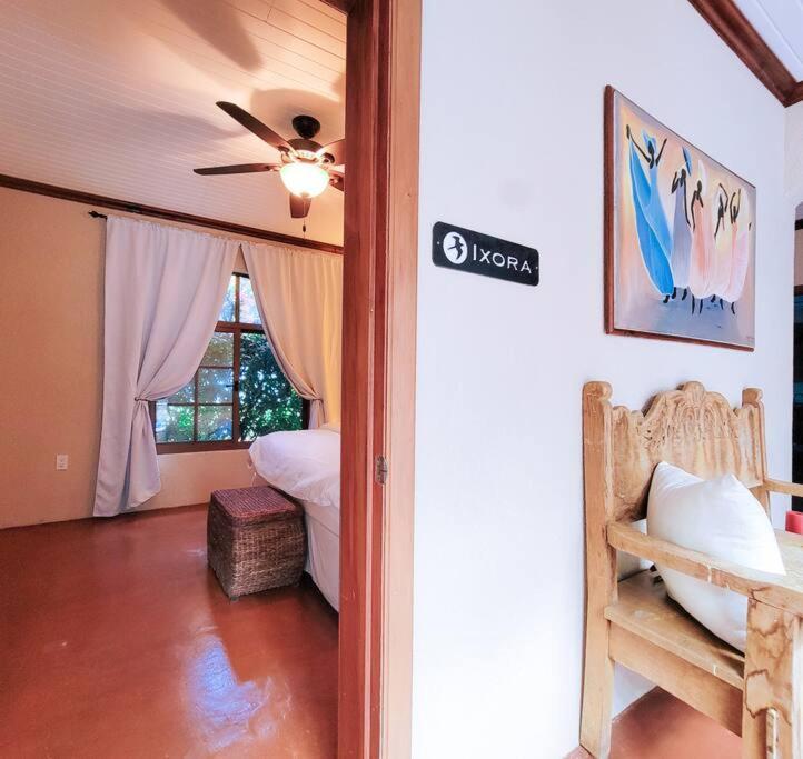 Vive Utila - Bed & Breakfast Екстер'єр фото